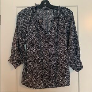 Adrienne Vittadini Button Up Blouse With 3/4 Length Arms.